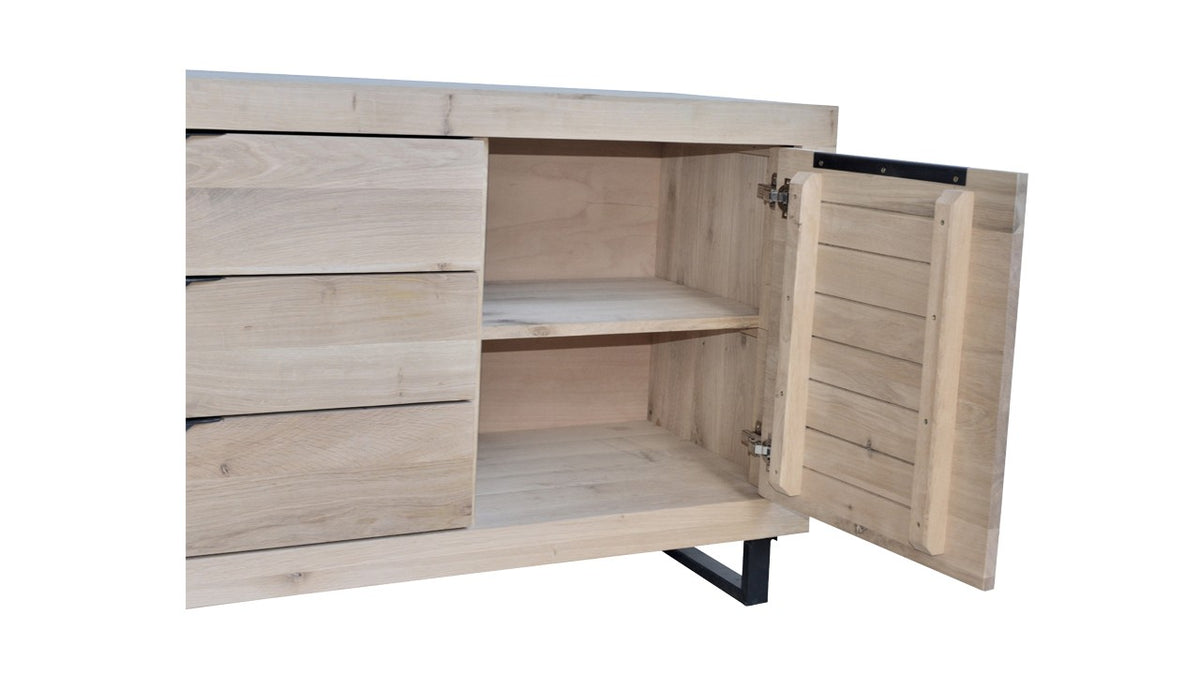 Buffet Loft en chêne D856C, 200 × 52 × 75 cm, vue fabricant 3. Autres meubles et décoration vendus séparément.