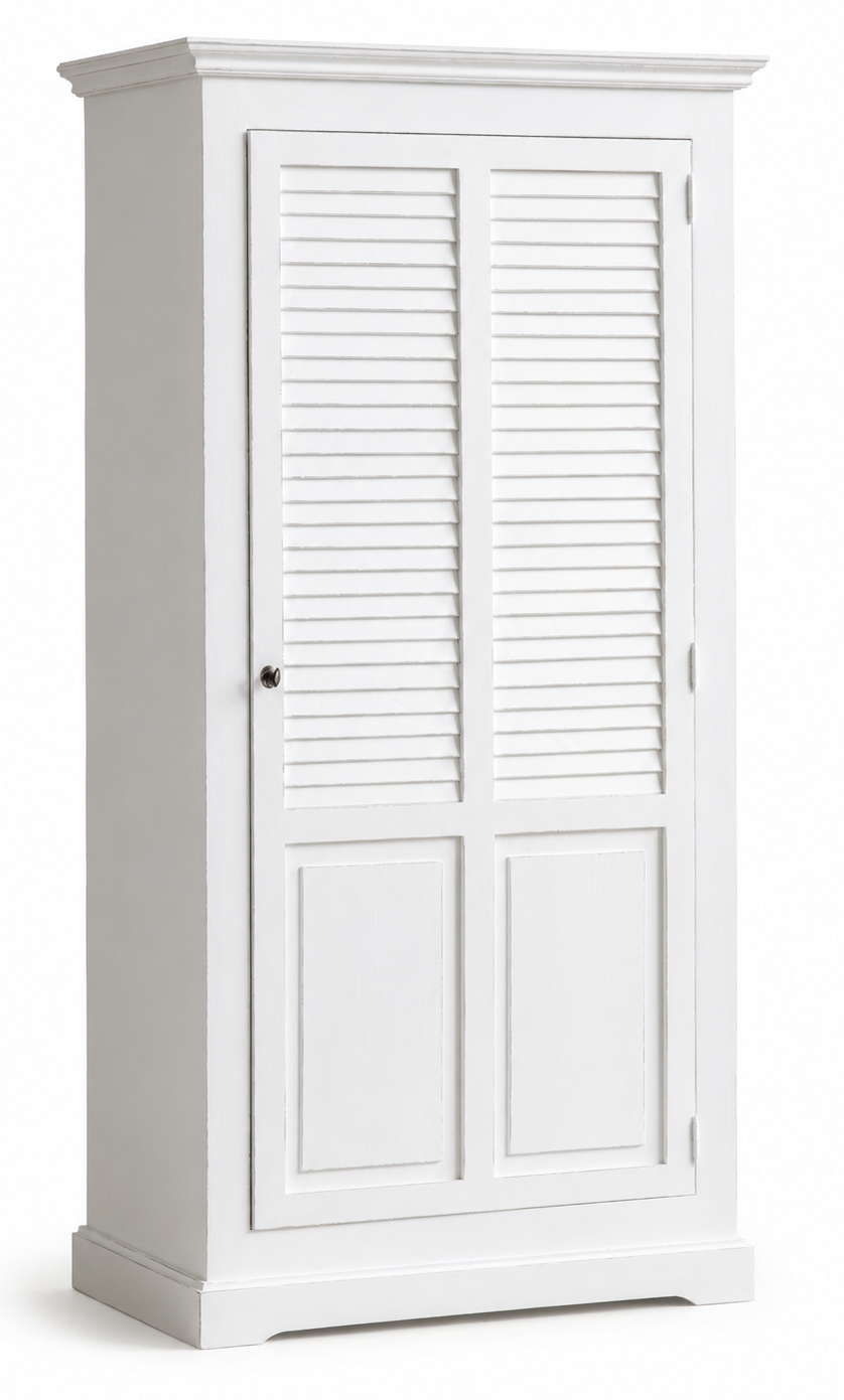 Bonnetière Solange Persienne, 1 porte D495, 96 × 50 × 190 cm, vue officielle 5. Autres meubles et décoration vendus séparément.