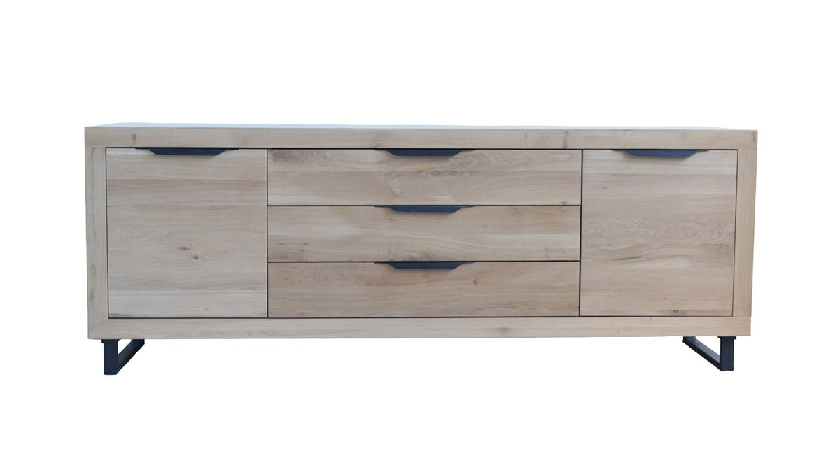 Buffet Loft en chêne D856C, 200 × 52 × 75 cm, vue fabricant 1. Autres meubles et décoration vendus séparément.