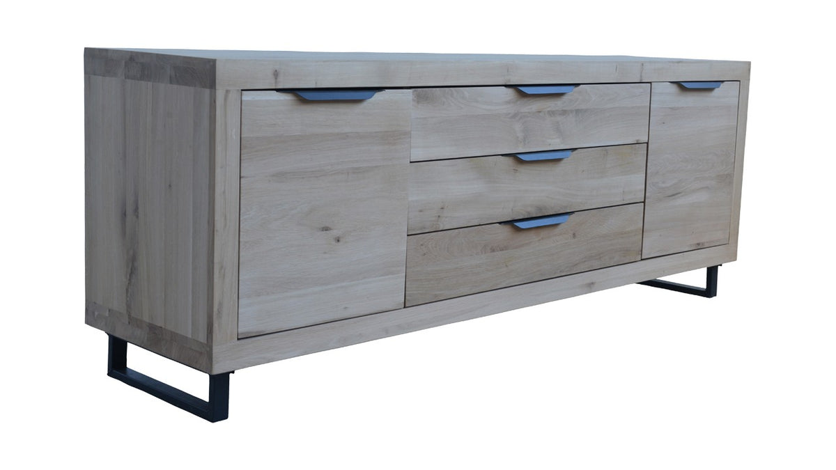 Buffet Loft en chêne D856C, 200 × 52 × 75 cm, vue fabricant 2. Autres meubles et décoration vendus séparément.