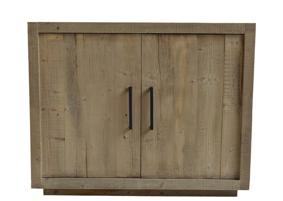 Buffet Chicago en pin recyclé, 2 portes D780, 113 × 45 × 90 cm, vue officielle 1. Autres meubles et décoration vendus séparément.
