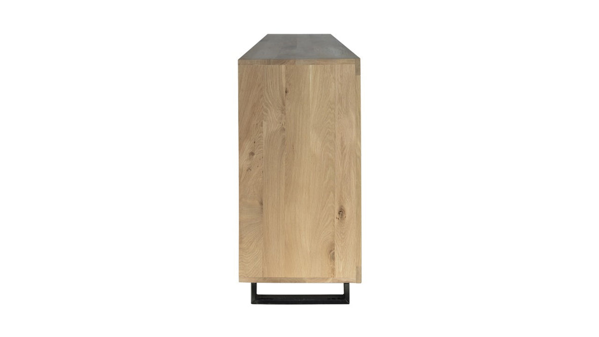 Enfilade Loft en chêne D858C, 200 × 45 × 90 cm, vue fabricant 4. Autres meubles et décoration vendus séparément.