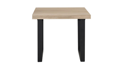 Bout de canapé Harlem en chêne D871C, 50 × 50 × 40 cm, vue fabricant 2. Autres meubles et décoration vendus séparément.