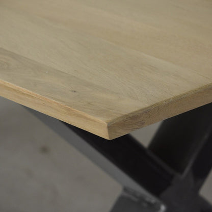 Plateau de table à chant biseauté CB, format 240 × 100 × 4 cm, vue officielle 1. Autres meubles et décoration vendus séparément.
