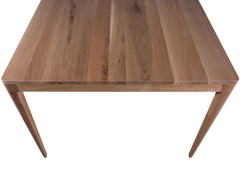 Table Ernest D892C en chêne, 140 × 90 × 76 cm, vue officielle 4. Autres meubles et décoration vendus séparément.