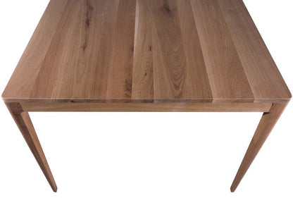 Table Ernest D892C en chêne, 140 × 90 × 76 cm, vue officielle 4. Autres meubles et décoration vendus séparément.