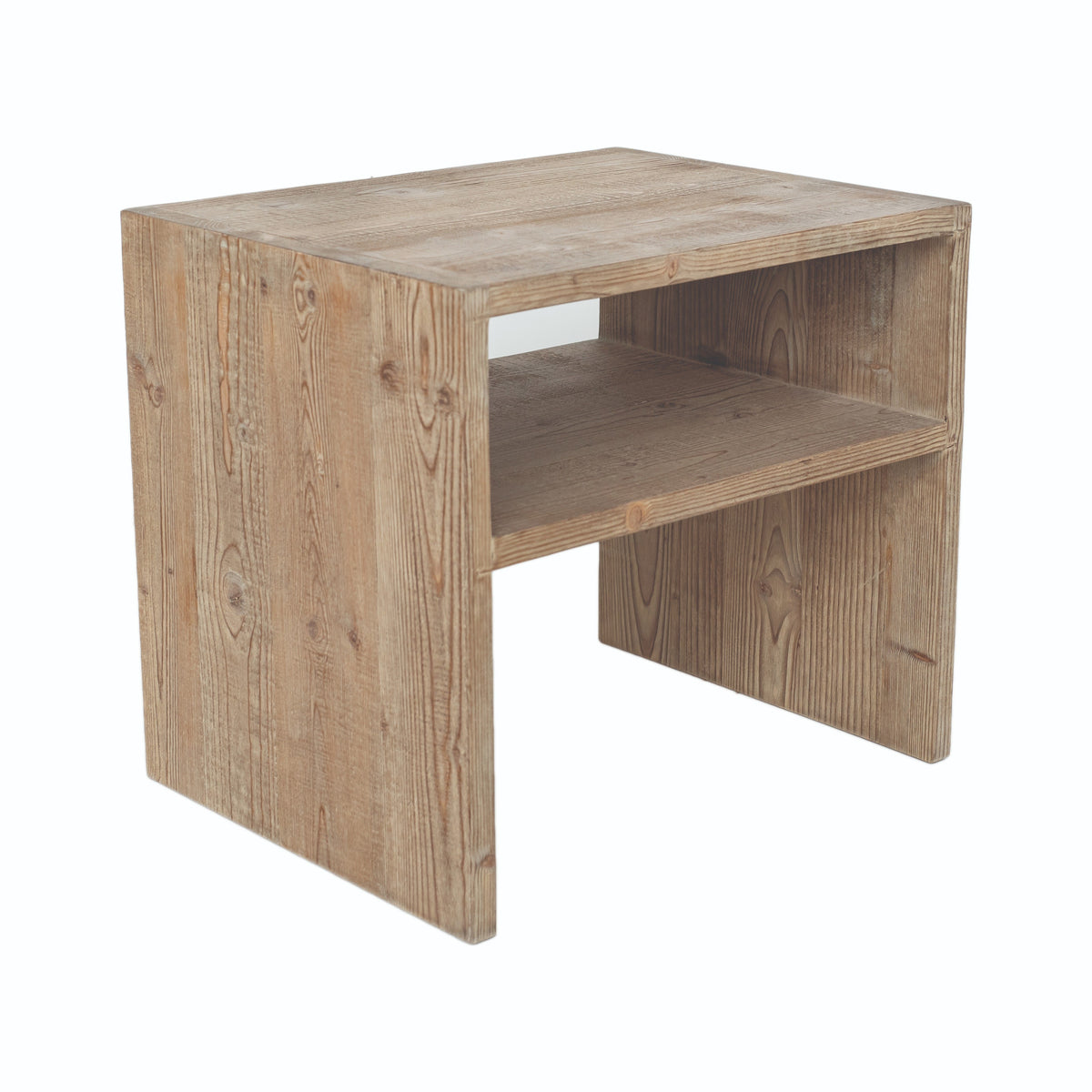 Chevet en pin recyclé D894, 50 × 40 × 45 cm, vue officielle 2. Autres meubles et décoration vendus séparément.