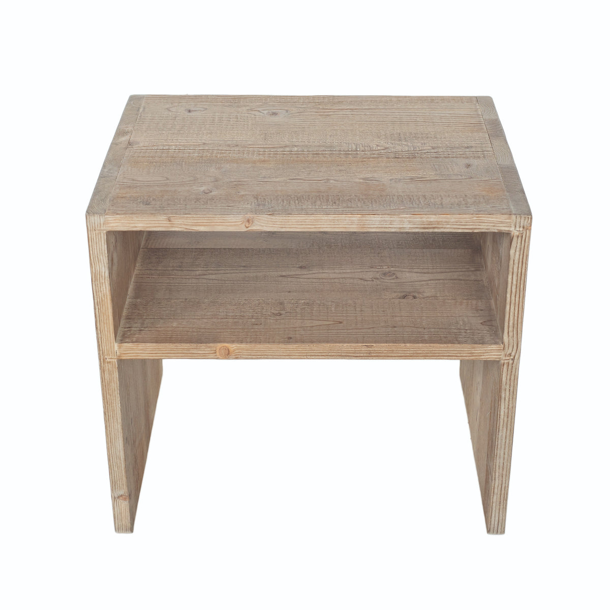 Chevet en pin recyclé D894, 50 × 40 × 45 cm, vue officielle 3. Autres meubles et décoration vendus séparément.