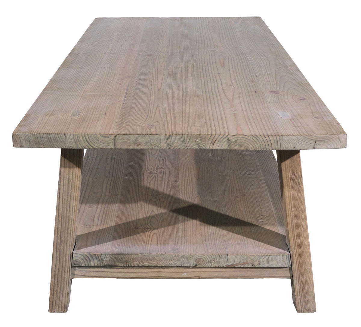 Table basse Anatole en pin recyclé D874, 120 × 60 × 40 cm, vue officielle 2. Autres meubles et décoration vendus séparément.