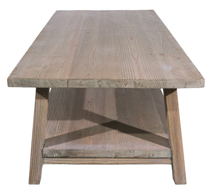 Table basse Anatole en pin recyclé D874, 120 × 60 × 40 cm, vue officielle 2. Autres meubles et décoration vendus séparément.