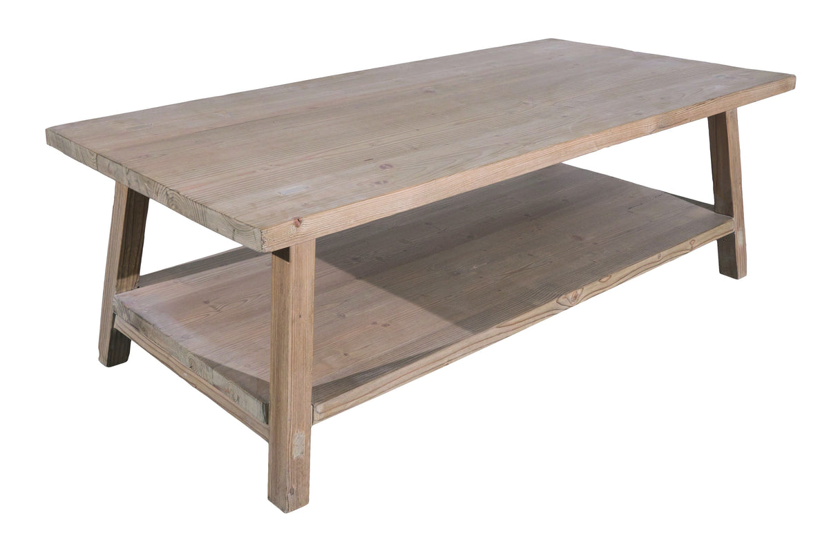 Table basse Anatole en pin recyclé D874, 120 × 60 × 40 cm, vue officielle 3. Autres meubles et décoration vendus séparément.