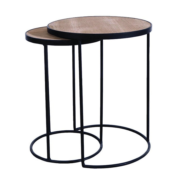 Tables gigognes Brooklyn en pin et métal D875, 40 × 40 × 50 cm, vue officielle 1. Autres meubles et décoration vendus séparément.