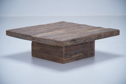 Table basse Pure en chêne recyclé D906, 90 × 90 × 30 cm, vue fabricant 5. Autres meubles et décoration vendus séparément.