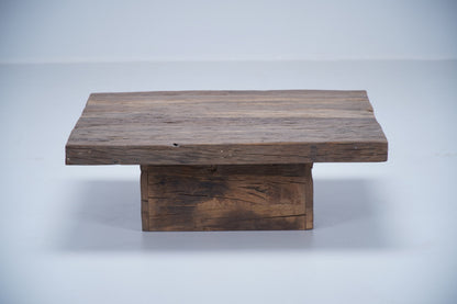 Table basse Pure en chêne recyclé D906, 90 × 90 × 30 cm, vue fabricant 6. Autres meubles et décoration vendus séparément.