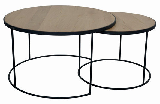 Tables gigognes Brooklyn en chêne et métal D733C, 70 × 70 × 40 cm, vue officielle 1. Autres meubles et décoration vendus séparément.