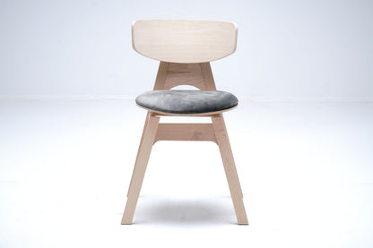 Chaise Rive Gauche en chêne DT81, vue officielle 2. Siège vendu à l’unité.