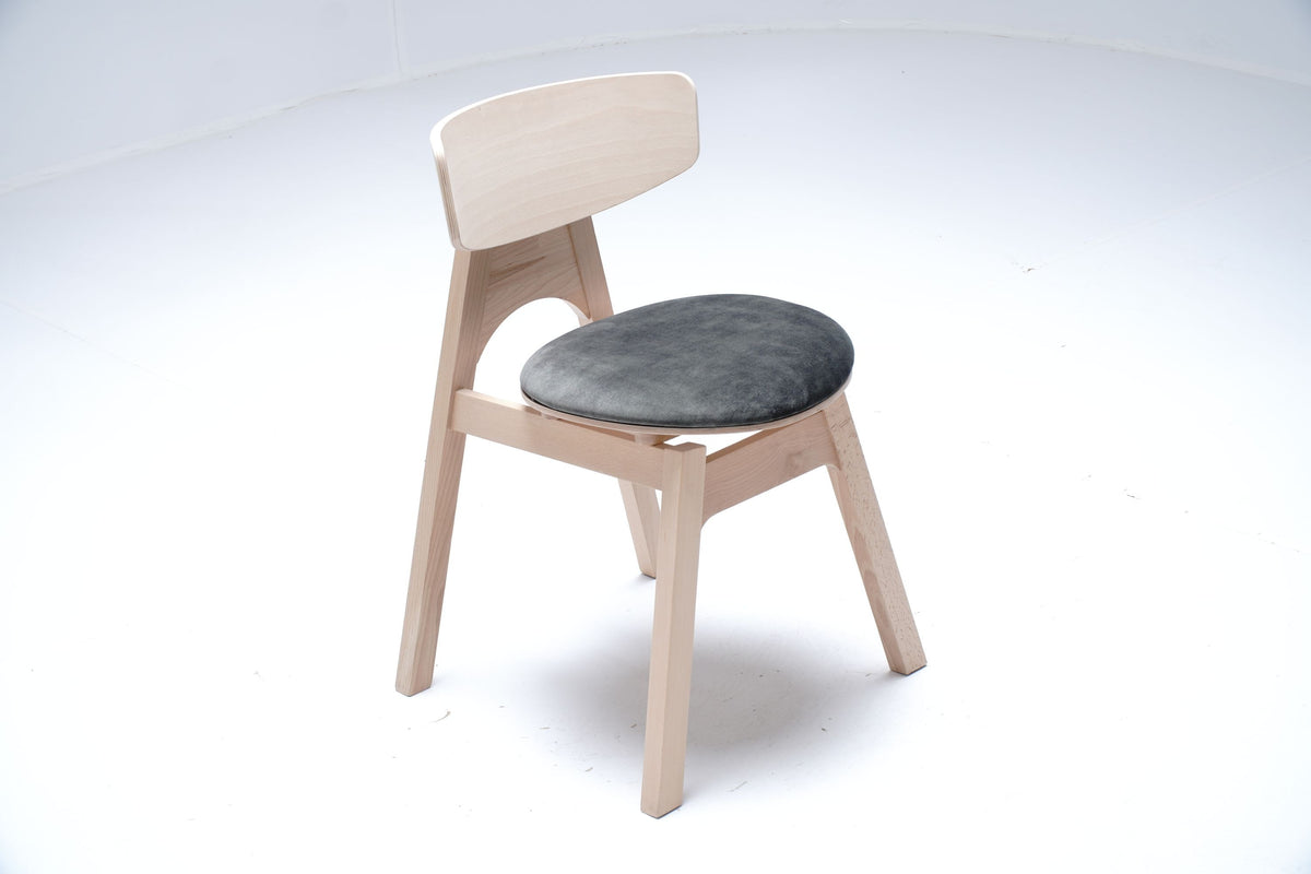 Chaise Rive Gauche en chêne DT81, vue officielle 5. Siège vendu à l’unité.
