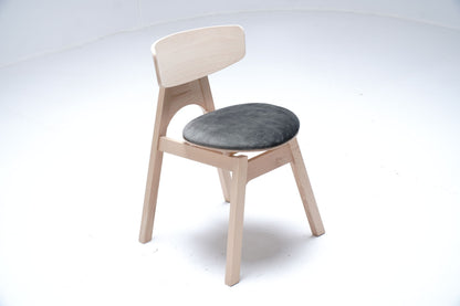Chaise Rive Gauche en chêne DT81, vue officielle 5. Siège vendu à l’unité.