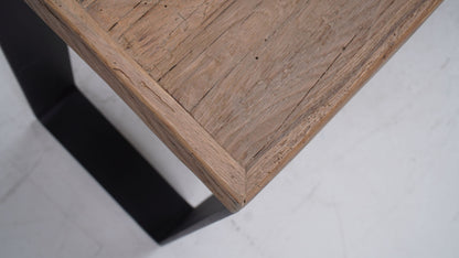 Console Alpa D923C en chêne recyclé, 180 × 35 × 80 cm, vue officielle 3. Autres meubles et décoration vendus séparément.