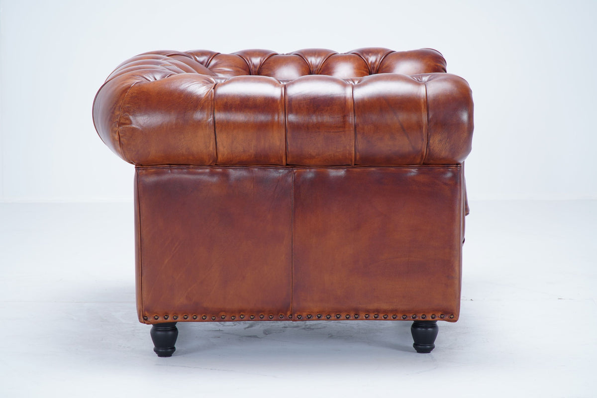 Fauteuil Chesterfield DT31, vue officielle 7. Siège vendu à l’unité.