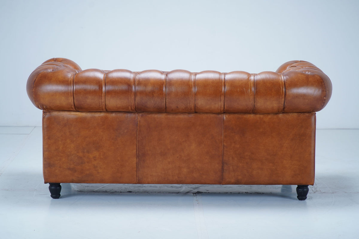 Canapé Chesterfield DT24/180, vue officielle 9. Autres meubles éventuellement présentés vendus séparément.