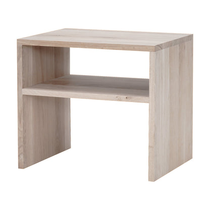 Chevet en chêne D894C, 50 × 40 × 45 cm, vue fabricant 4. Autres meubles et décoration vendus séparément.