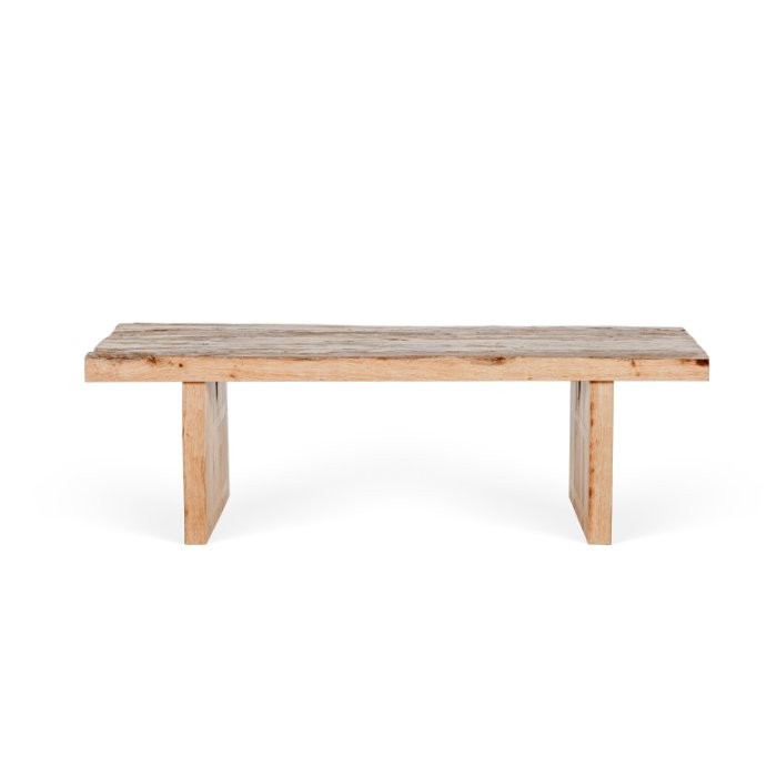 Table basse Victor en bois de grange D925BARN, 130 × 65 × 40 cm, vue fabricant 2. Autres meubles et décoration vendus séparément.