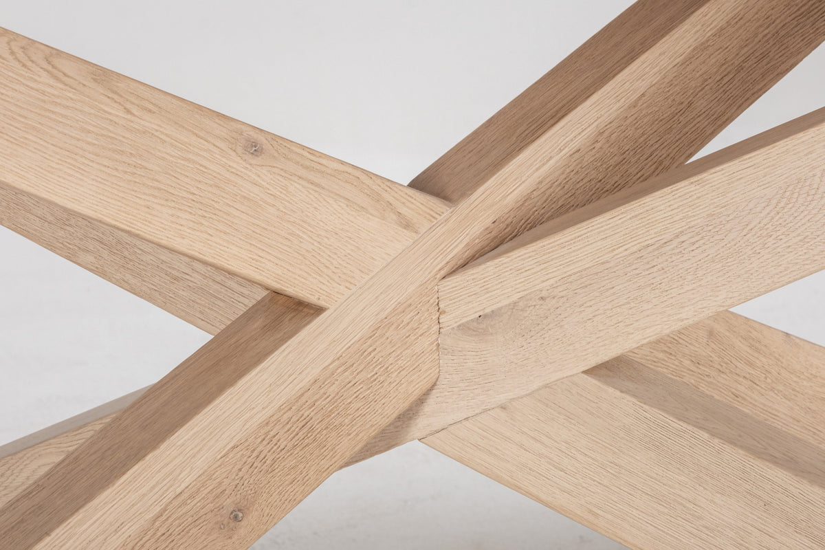 Table Clamecy D953C, 240 × 120 × 78 cm, vue fabricant 3. Autres meubles et décoration vendus séparément.