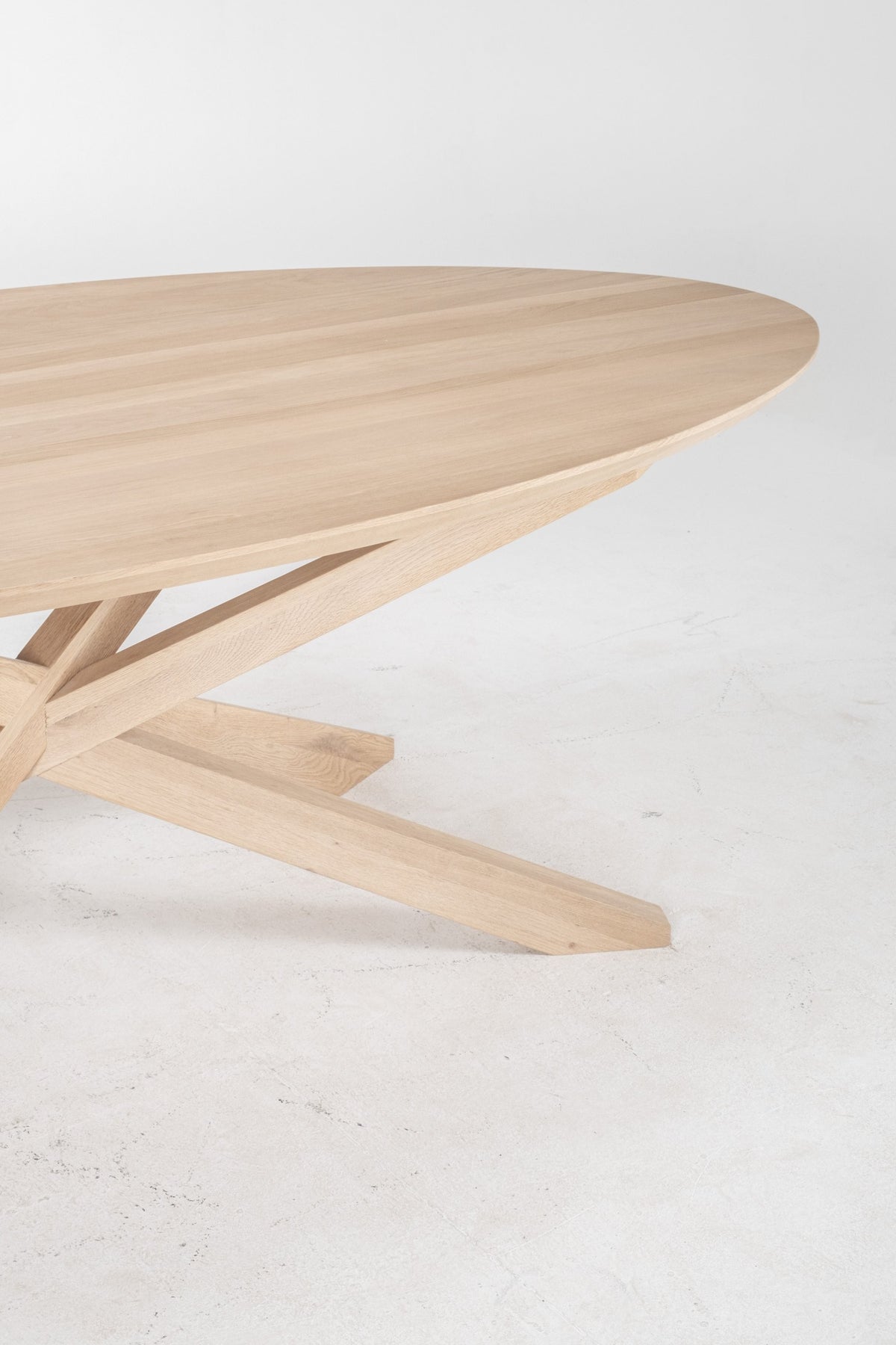 Table Clamecy D953C, 240 × 120 × 78 cm, vue fabricant 4. Autres meubles et décoration vendus séparément.