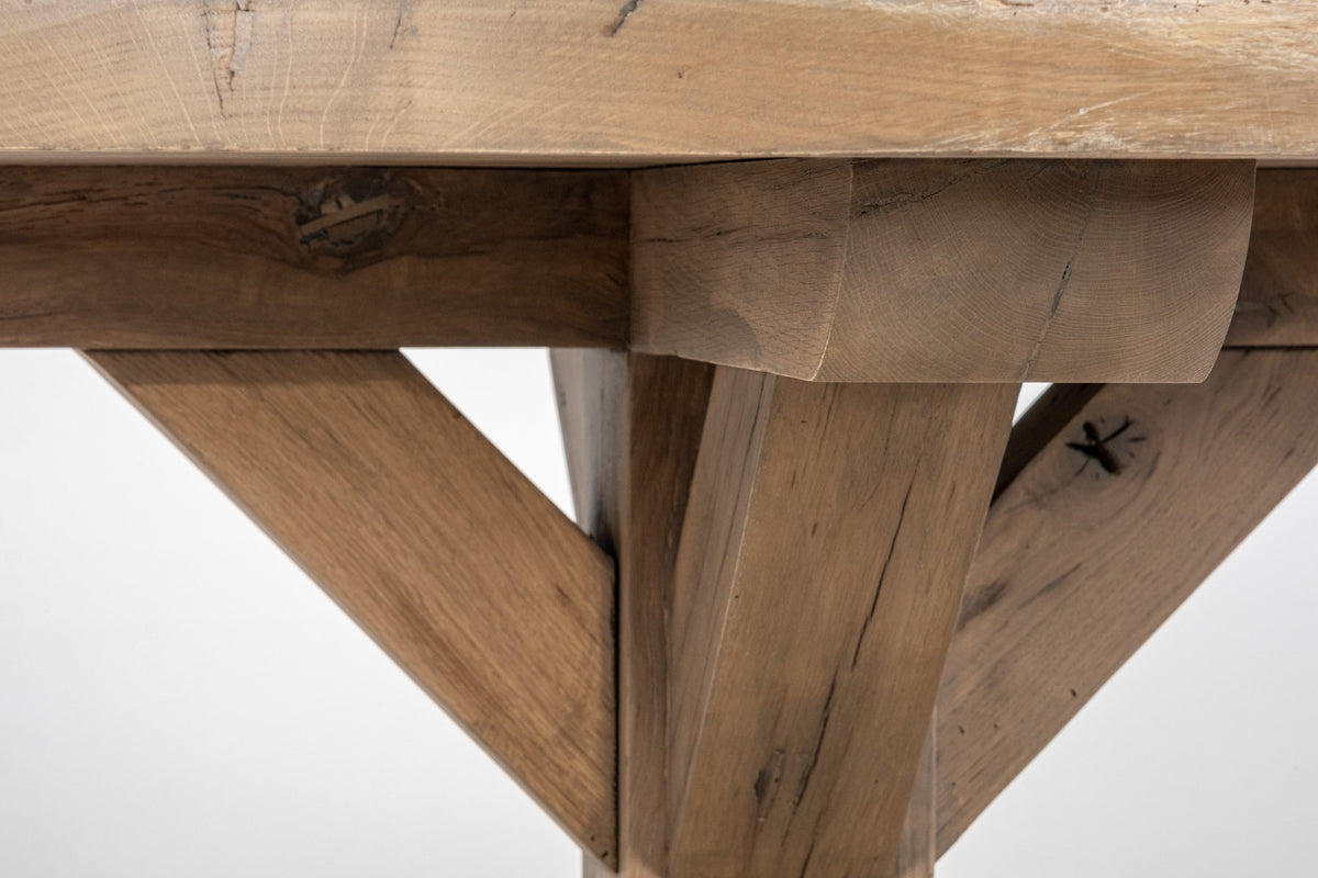 Table ronde Honoré D949CBARN, Ø 140 × H 75 cm, vue fabricant 2. Autres meubles et décoration vendus séparément.