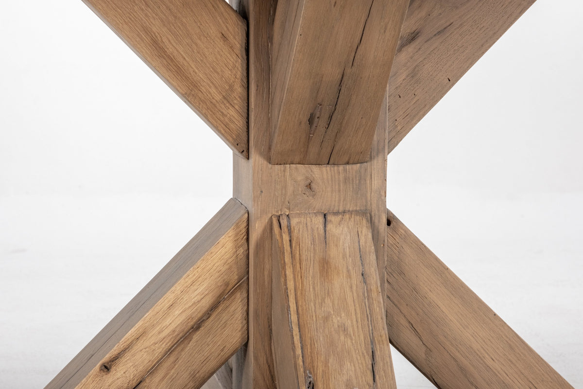 Table ronde Honoré D949CBARN, Ø 140 × H 75 cm, vue fabricant 3. Autres meubles et décoration vendus séparément.