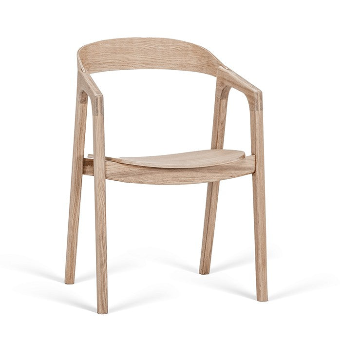 Chaise Lina en chêne SDT85C, 55 × 53 × 79 cm, vue officielle 1. Autres meubles et décoration vendus séparément.
