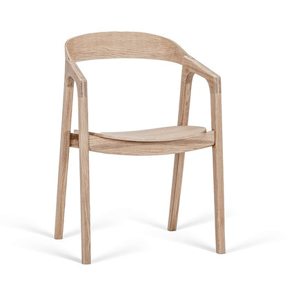 Chaise Lina en chêne SDT85C, 55 × 53 × 79 cm, vue officielle 1. Autres meubles et décoration vendus séparément.