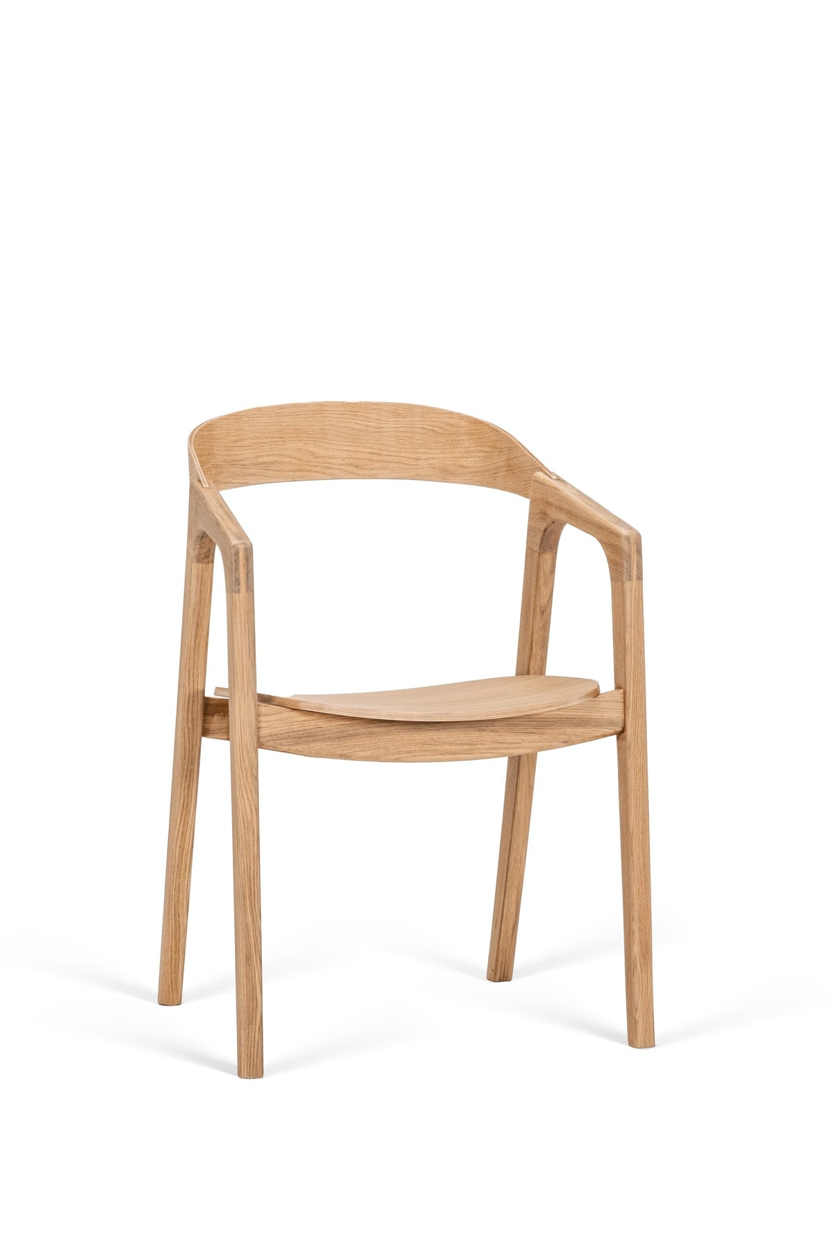 Chaise Lina en chêne SDT85C, 55 × 53 × 79 cm, vue officielle 3. Autres meubles et décoration vendus séparément.