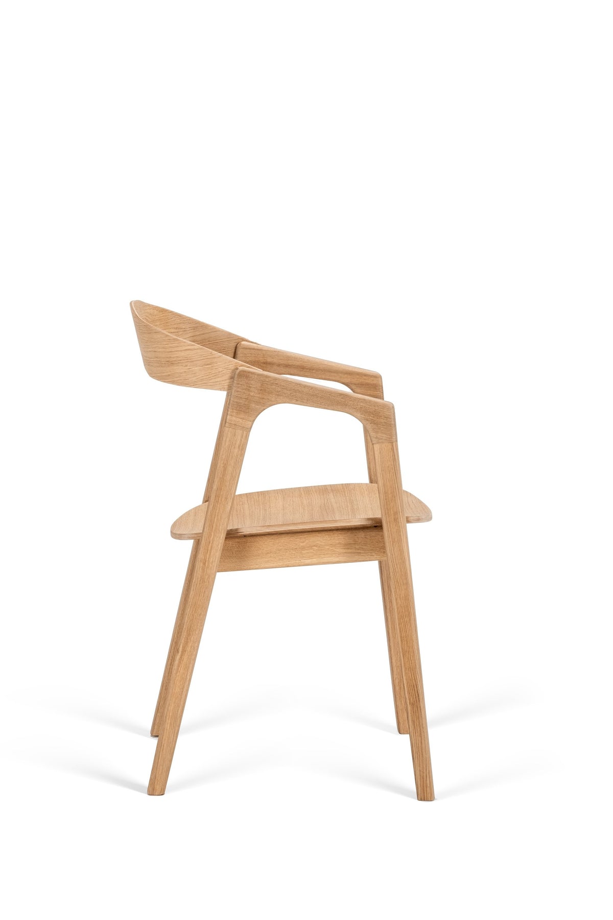 Chaise Lina en chêne SDT85C, 55 × 53 × 79 cm, vue officielle 4. Autres meubles et décoration vendus séparément.