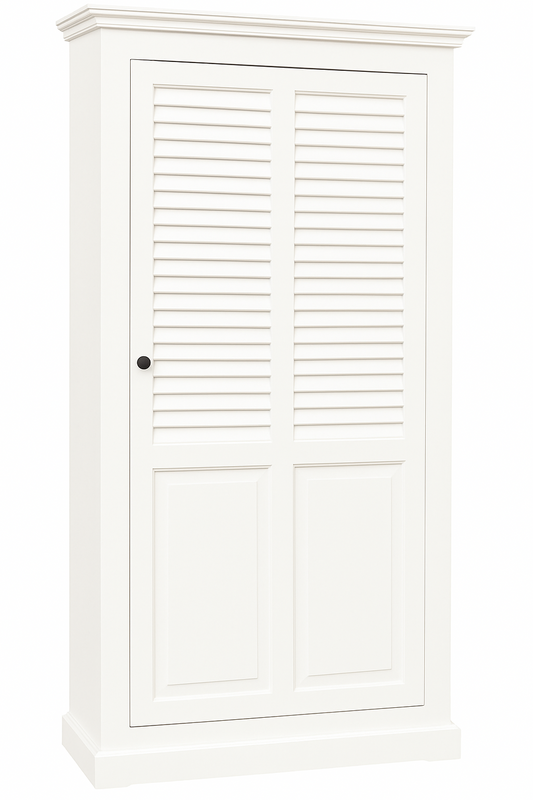 Bonnetière Solange Persienne, 1 porte D495, 96 × 50 × 190 cm, vue officielle 1. Autres meubles et décoration vendus séparément.