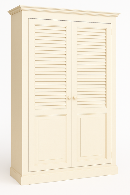 Armoire Solange Persienne, 2 portes D497, 120 × 50 × 190 cm, vue officielle 2. Autres meubles et décoration vendus séparément.