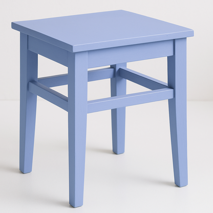 Tabouret en pin D028, 35 × 35 × 45 cm, vue officielle 2. Autres meubles et décoration vendus séparément.