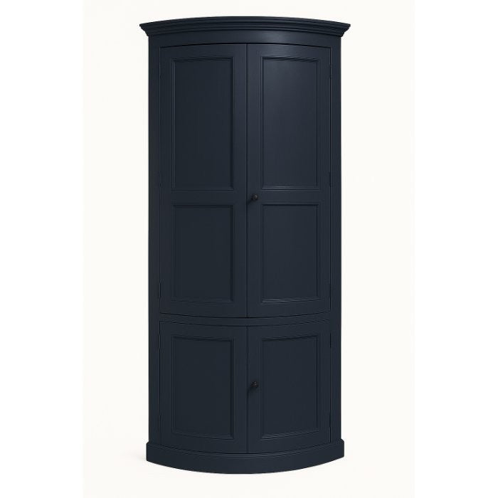 Encoignure Léontine D632, 89 × 56 × 220 cm, vue officielle 3. Autres meubles et décoration vendus séparément.