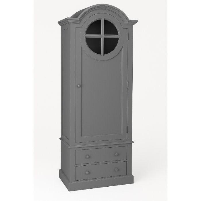 Bonnetière Manon, 1 porte et 2 tiroirs D675, 85 × 58 × 225 cm, vue officielle 2. Autres meubles et décoration vendus séparément.