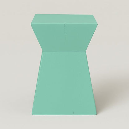 Tabouret Brane en pin D898, 30 × 30 × 45 cm, vue officielle 2. Autres meubles et décoration vendus séparément.