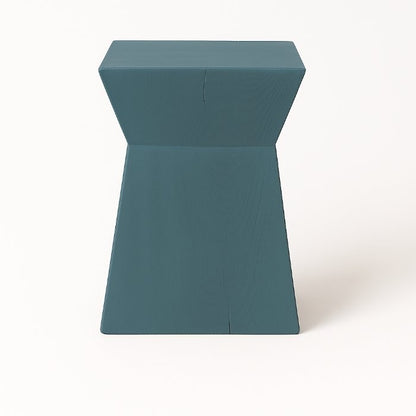 Tabouret Brane en pin D898, 30 × 30 × 45 cm, vue officielle 3. Autres meubles et décoration vendus séparément.