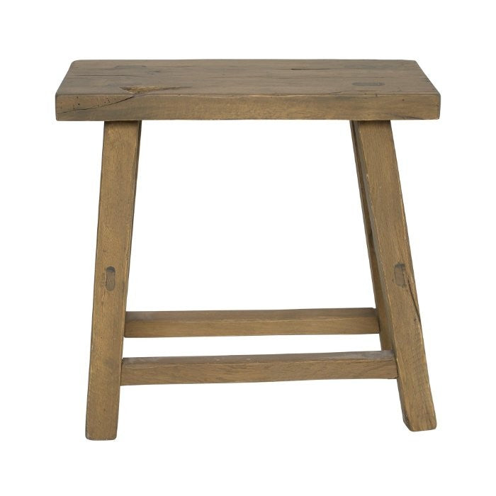 Tabouret en chêne ancien D801, 45 × 28 × 45 cm, vue officielle 2. Autres meubles et décoration vendus séparément.