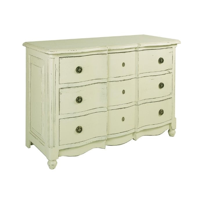 Commode Albane à façade arbalète D559, 130 × 59 × 90 cm, vue officielle 1. Autres meubles et décoration vendus séparément.