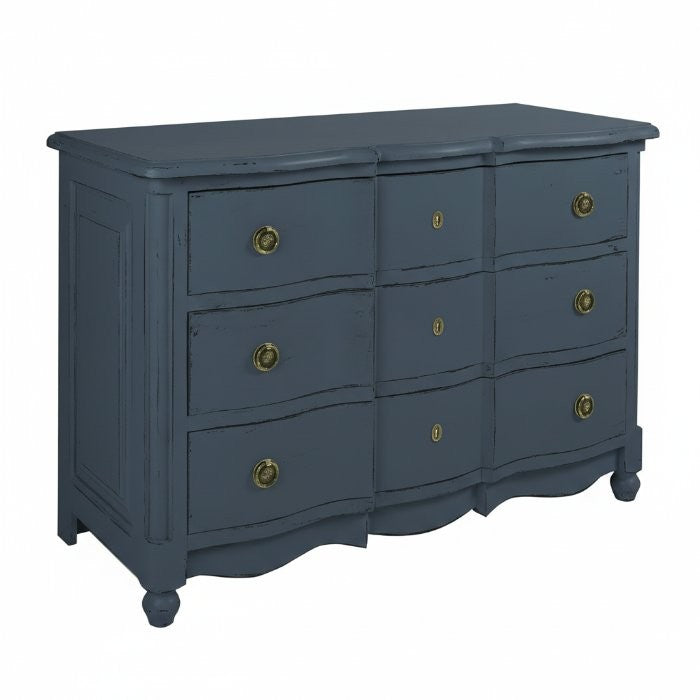 Commode Albane à façade arbalète D559, 130 × 59 × 90 cm, vue officielle 3. Autres meubles et décoration vendus séparément.