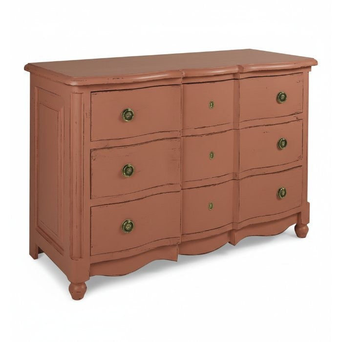 Commode Albane à façade arbalète D559, 130 × 59 × 90 cm, vue officielle 6. Autres meubles et décoration vendus séparément.