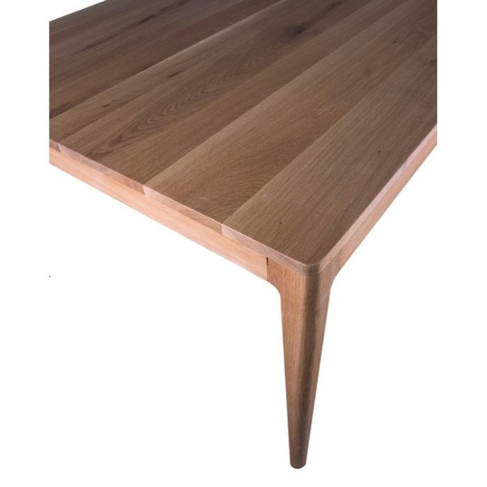 Table Ernest D892C en chêne, 220 × 100 × 76 cm, vue officielle 4. Autres meubles et décoration vendus séparément.