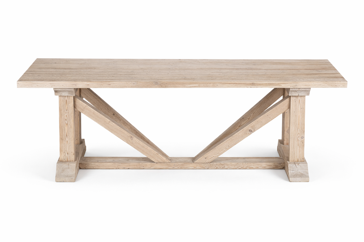 Table Honoré D947BARN en pin recyclé, 240 × 110 × 75 cm, vue officielle 1. Chaises et décoration vendues séparément.