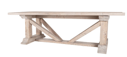 Table Honoré D947BARN en pin recyclé, 240 × 110 × 75 cm, vue officielle 2. Chaises et décoration vendues séparément.