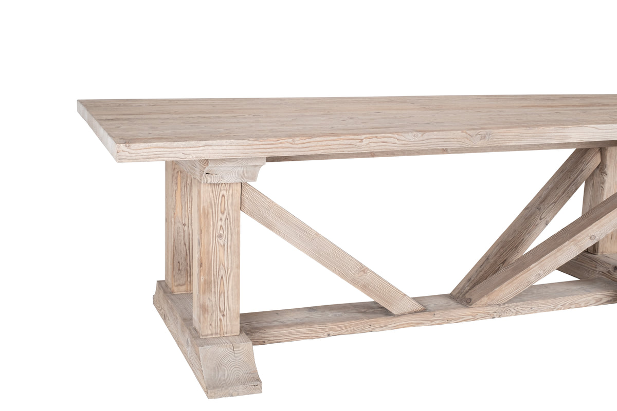 Table Honoré D947BARN en pin recyclé, 280 × 110 × 75 cm, vue officielle 3. Chaises et décoration vendues séparément.